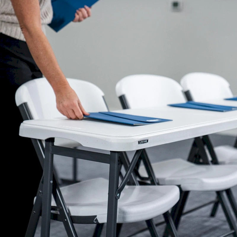 Table de séminaire de 1,80 m (commerciale)